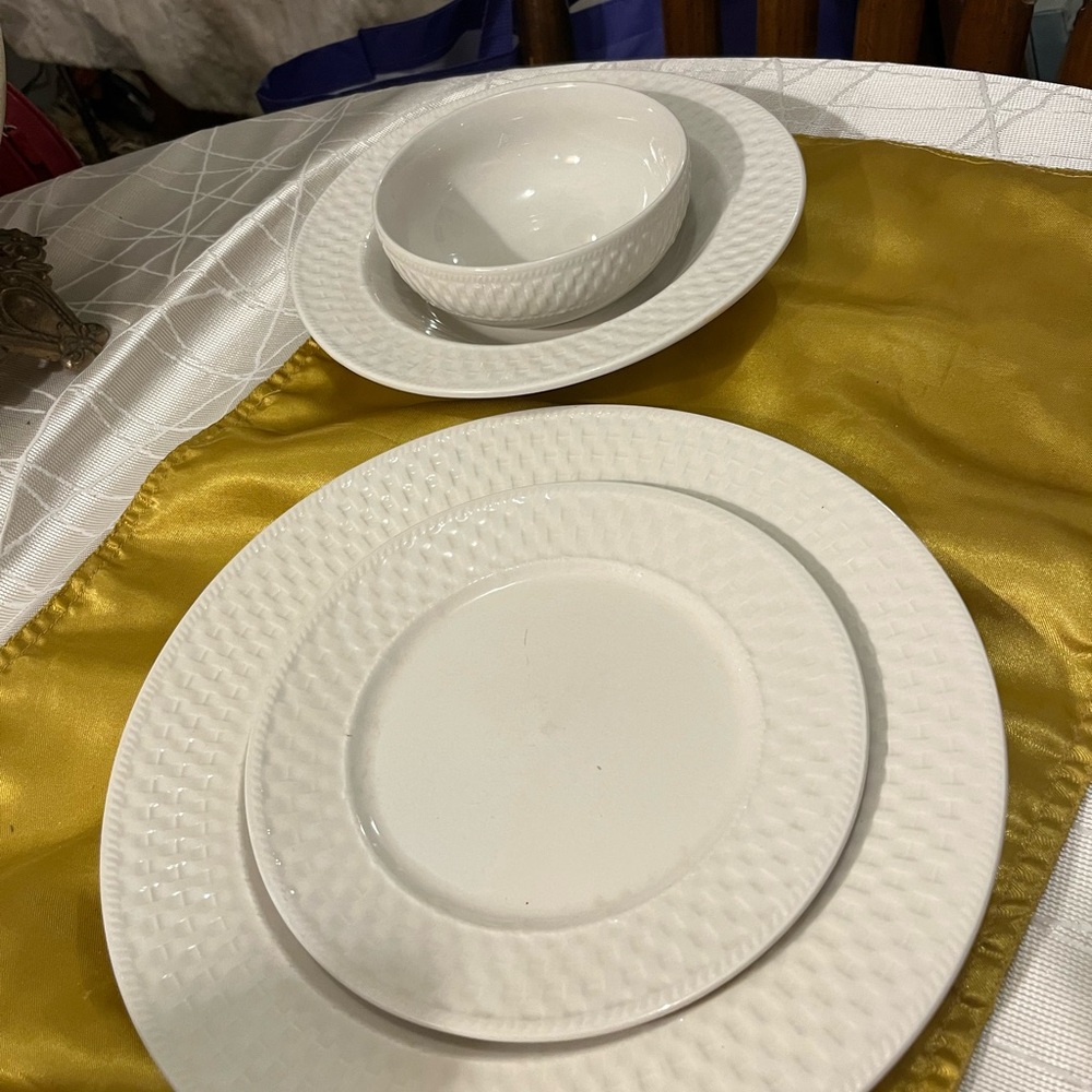 Pfaltzgraff White Textured Dinnerware Set